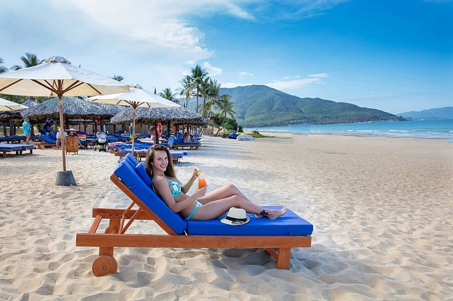 A Russian tourist in Nha Trang beach before the Covid-19 pandemic. Photo: realtimes.vn 