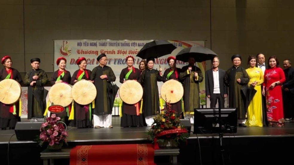Vietnamese Community In Germany Preserves Traditional Music