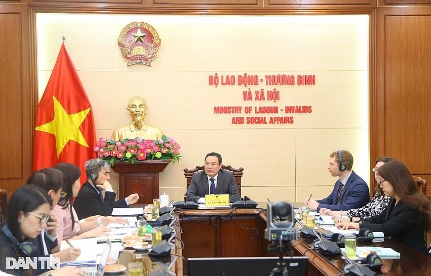 The 2023 Vietnam-US labor dialogue program takes place online at the headquarters of the Ministry of Labor, War Invalids and Social Affairs of Vietnam and the US Department of Labor (Photo: Nguyen Son).