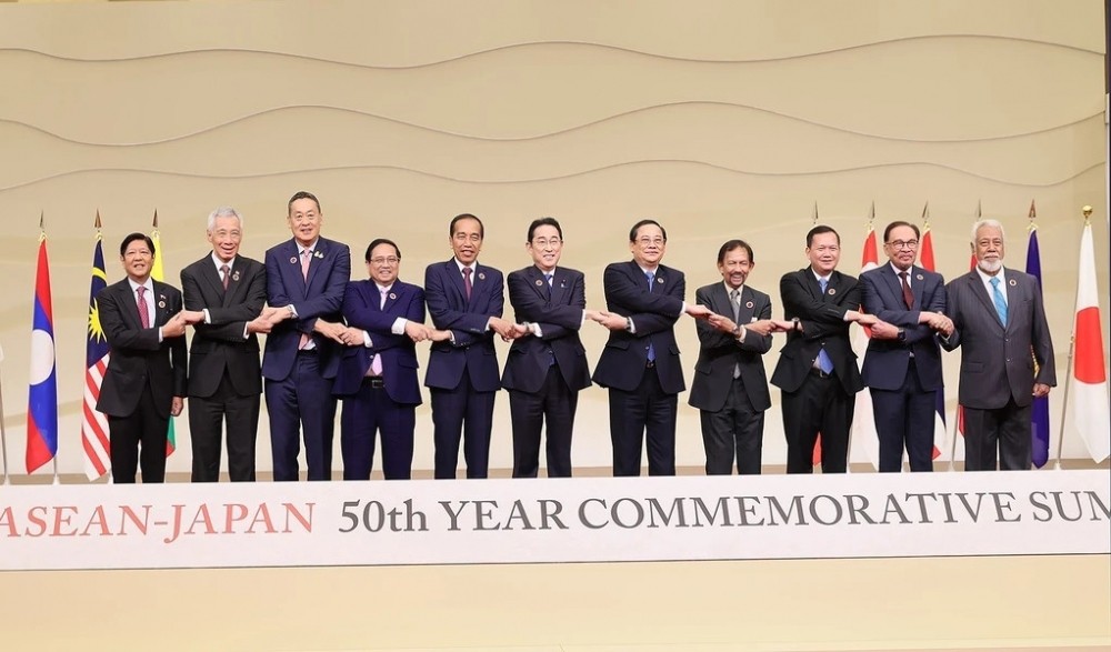 vietnam news today dec 18 vietnamese pm attends asean japan commemorative summit in tokyo