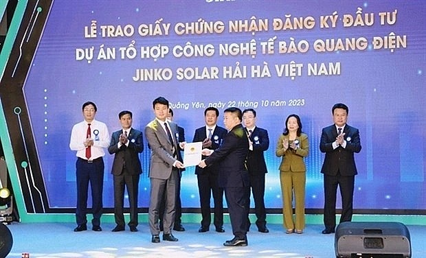 In October, Quang Ninh province granted an investment registration certificate for the Jinko Solar Hai Ha Vietnam photovoltaic cell project capitalised at US$1.5 billion. (Photo: markettimes.vn)
