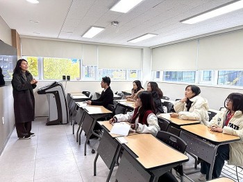 Vietnamese Students in RoK Praised for Great Academic Performance