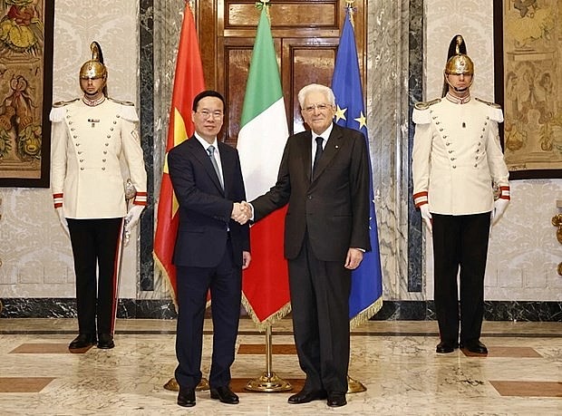 Vietnamese President Vo Van Thuong (L) meets with Italian President Sergio Mattarella during his State visit to the European country in July 2023. (Photo: VNA)