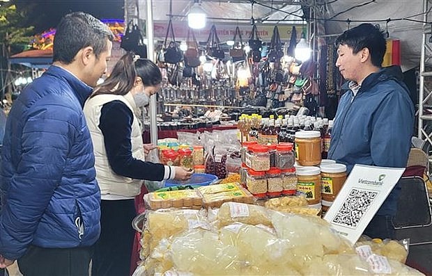 The five-day event features more than 100 booths showcasing over 2,000 OCOP products and regional specialties from Hanoi. (Photo: VNA) 