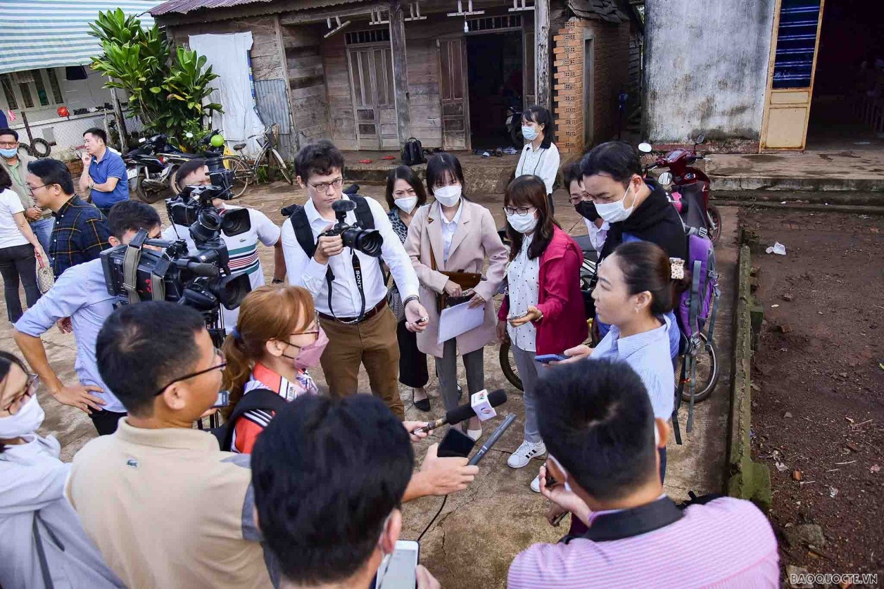 From September 16 to 18, 2023, representatives of foreign news agencies working in Vietnam went on a field trip to Dak Lak to learn about the province's economic and social growth prospects. (Photo: Nguyen Hong)