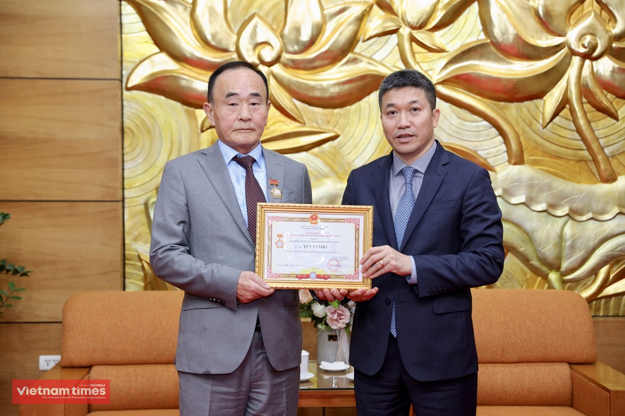 diva honored for its contribution education and healthcare in vietnam