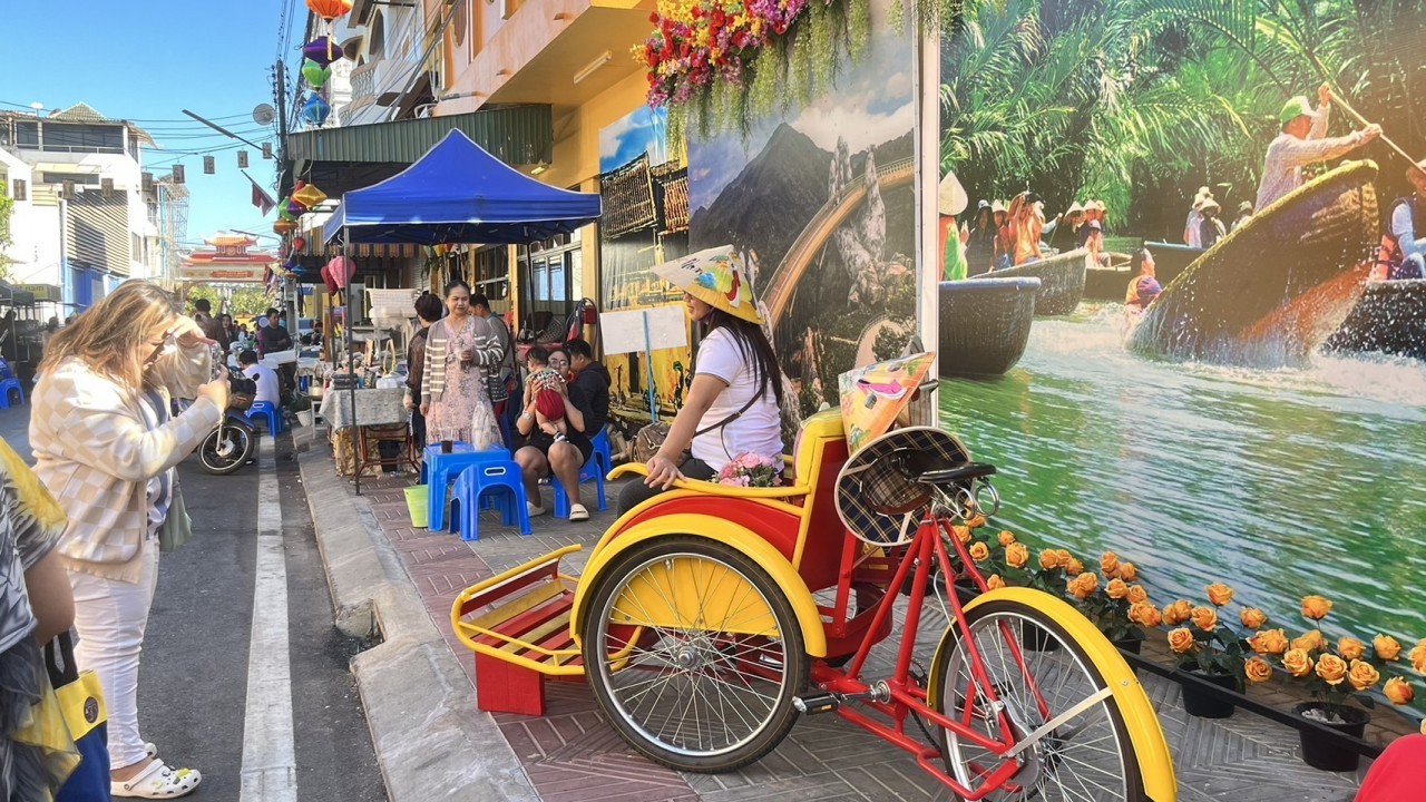 Vietnam Town in Udon Thani Attracts International Visitors