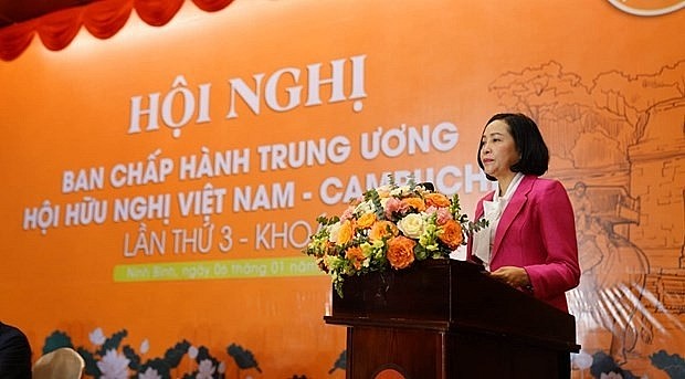 Chairwoman of the Vietnam - Cambodia Friendship Association Nguyen Thi Thanh speaks at the third meeting of the association's Central Committee in Ninh Binh province on January 6. (Photo: VNA)
