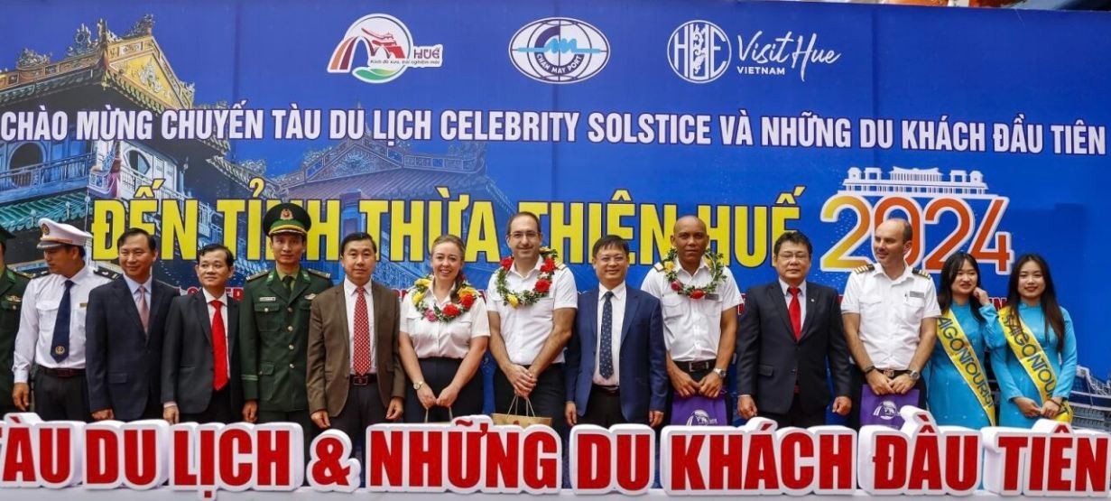 Thua Thien Hue Welcomes First Foreign Tourists by Waterway