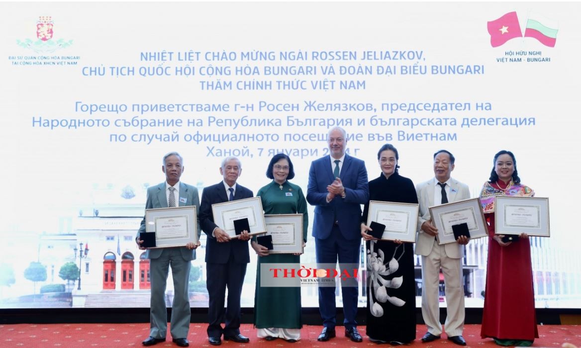 Individuals Honored for Contributions to Vietnam-Bulgaria Friendship