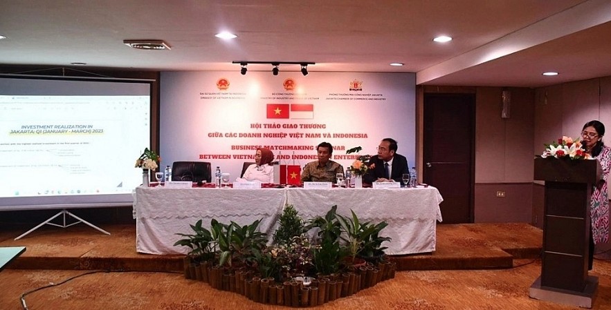 The business matchmaking seminar between Vietnamese and Indonesian enterprises in Jakarta.