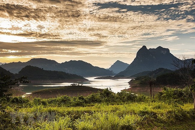 Visit Na Hang Lake – A Secret Getaway Of Tuyen Quang