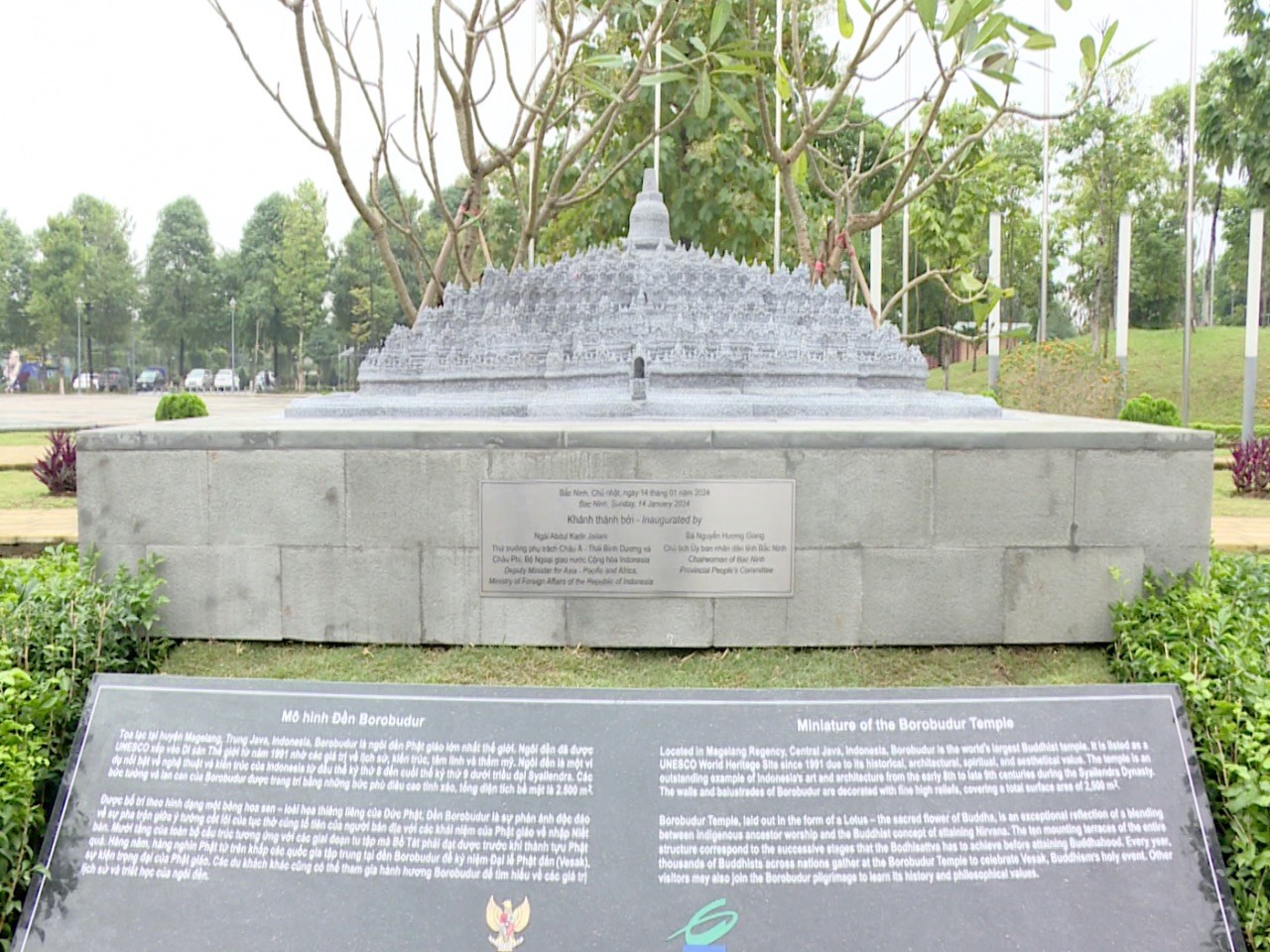 Vietnam, Indonesia Hold Handover Ceremony of Miniature "Borobudur Temple" in Bac Ninh province