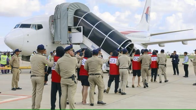 Japanese subjects accused of being involved in phone fraud were deported from Cambodia, November 2023.