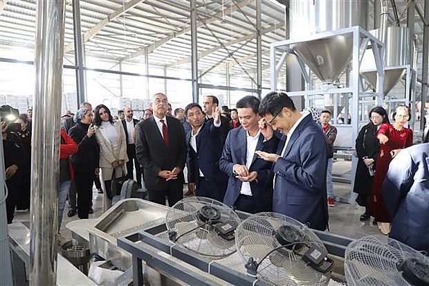 Hossam Heiba, President of Egypt’s General Authority of Free Zones & Investment, visits EuP Egypt Factory. (Photo: VNA)