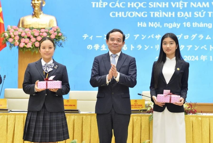 deputy pm encourages students fostering vietnam japan ties