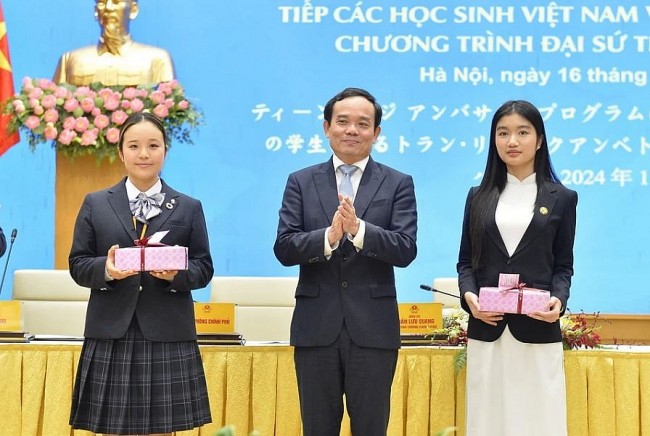 Deputy PM Encourages Students Fostering Vietnam-Japan Ties