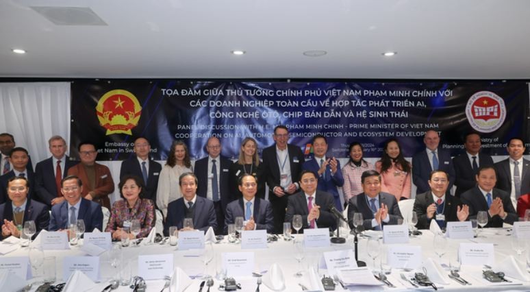 Prime Miinister Pham Minh Chinh's pannel discussion with tech giants in Davos, Switzerland, January 16, 2023. Photo: VGP/Nhat Bac