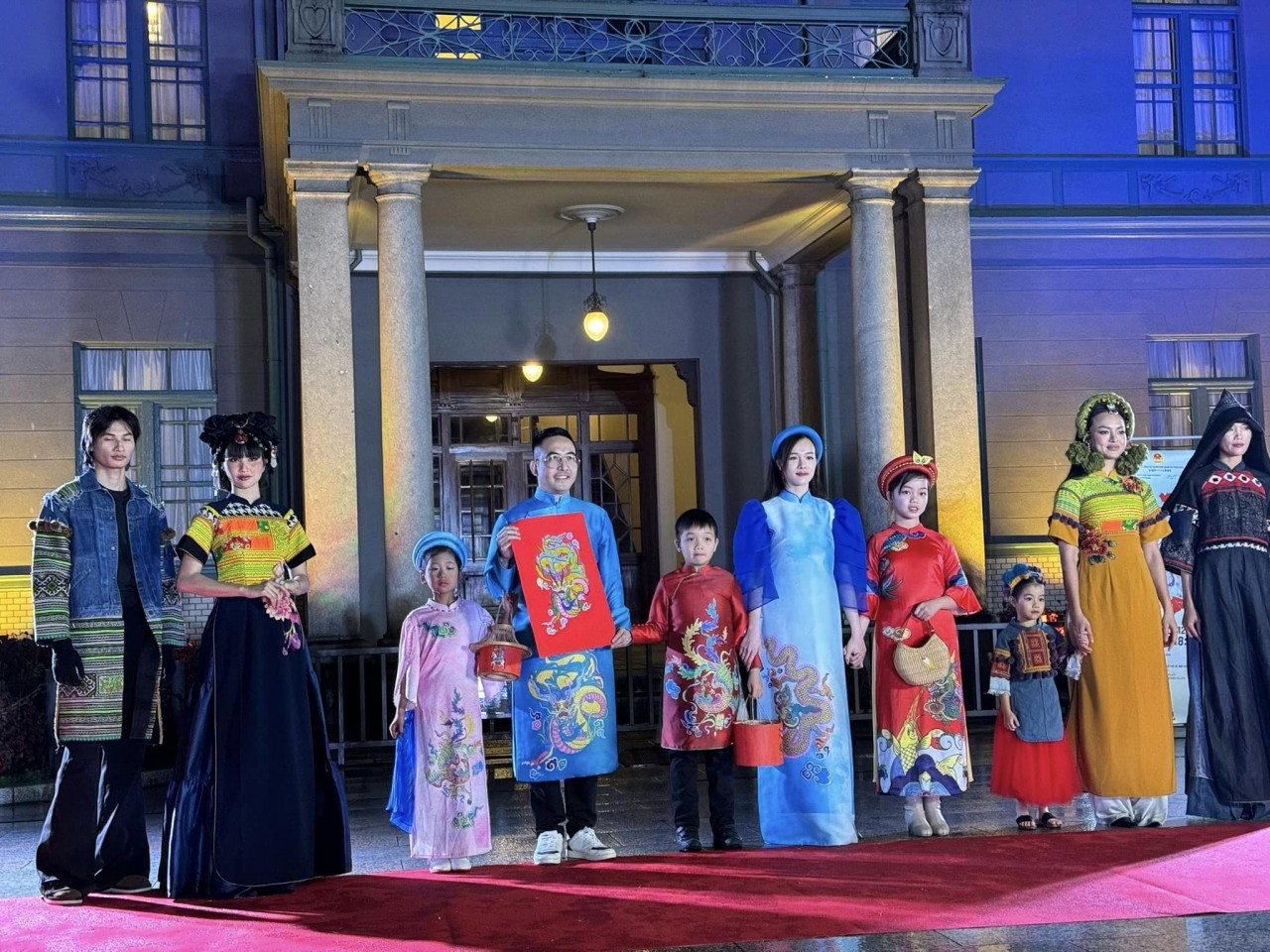 Vietnamese Ao Dai Fashion Week Held in Japan's Fukuoka