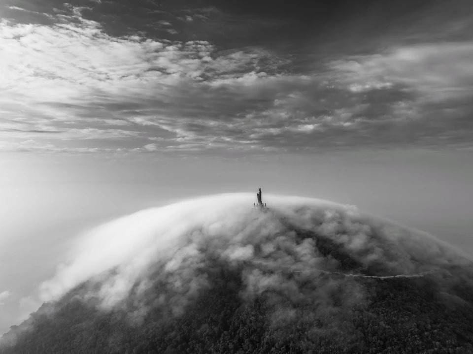 Photographer Tran Tuan Viet Captures Ba Den Mountain's Cloud-Covered Buddha