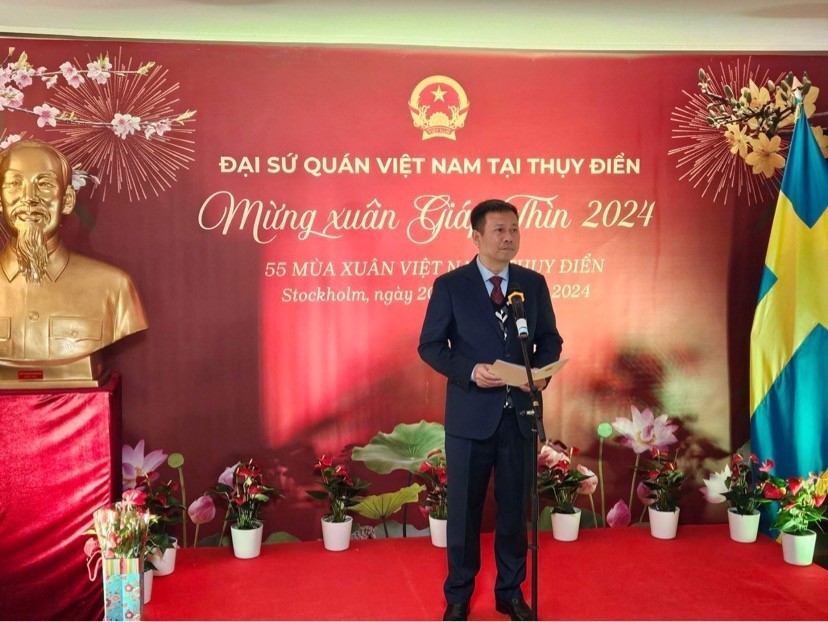 About 200 OVs in Sweden, Latvia Celebrate Lunar New Year Event
