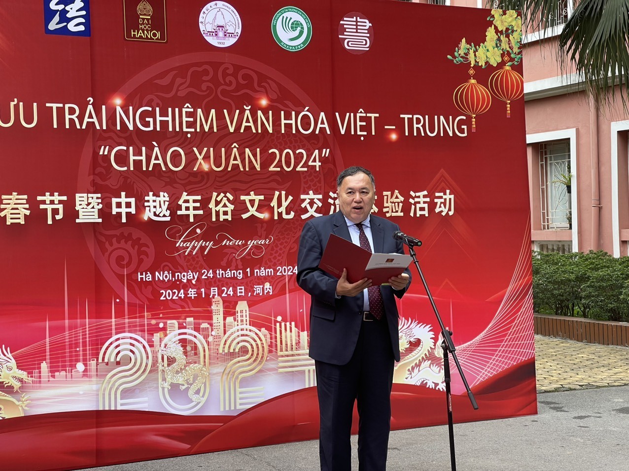 Vietnam-China Cultural Exchange Welcomes New Year 2024 in Hanoi