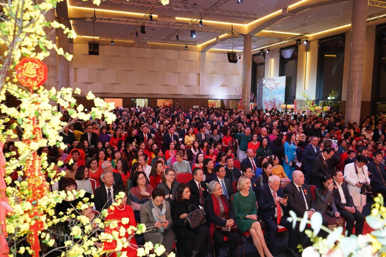 1,300 Vietnamese in Germany Gather to Celebrate Tet