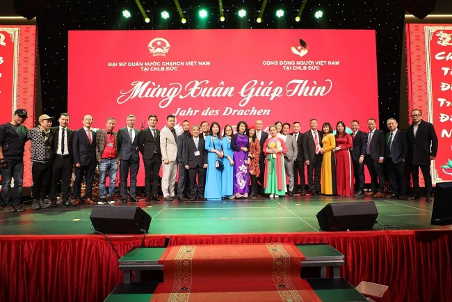 1,300 Vietnamese in Germany Gather to Celebrate Tet