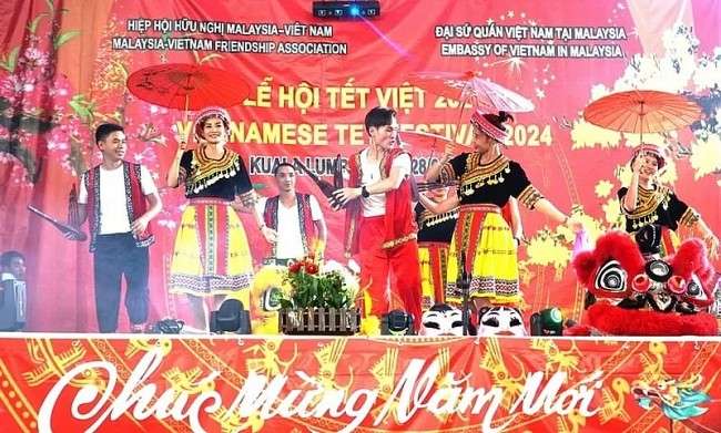 Overseas Vietnamese Celebrate Lunar New Year Festival In Kuala Lumpur