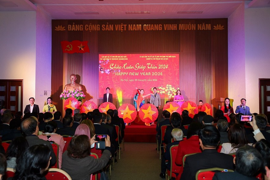 Nearly 100 International Guests Attend Friendship Meeting to Welcome Year of Dragon