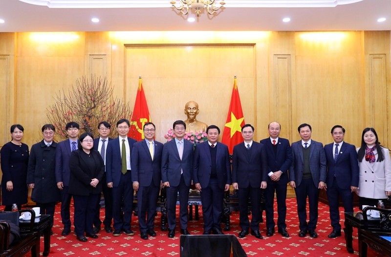 vietnam rok boost cooperation in semiconductor industry