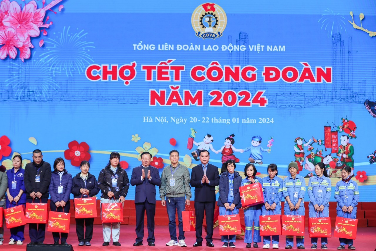 trade union tet market 2024 opens in hanoi