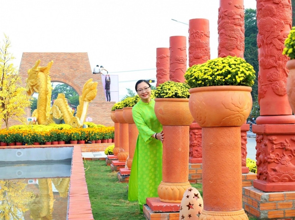 Vinh Long: Home to Vietnam's Longest Flower-Ceramic Road