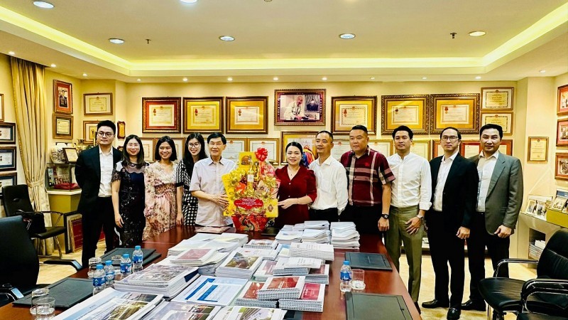 ho chi minh citys committee for overseas vietnamese affairs extends tet greetings to expat businessmen