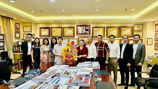 Ho Chi Minh City's Committee for Overseas Vietnamese Affairs Extends Tet Greetings to Expat Businessmen