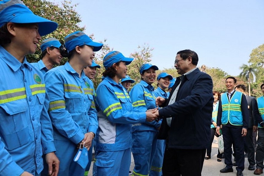 Vietnam News Today (Feb. 13): Prime Minister visits workers on duty during Tet holiday