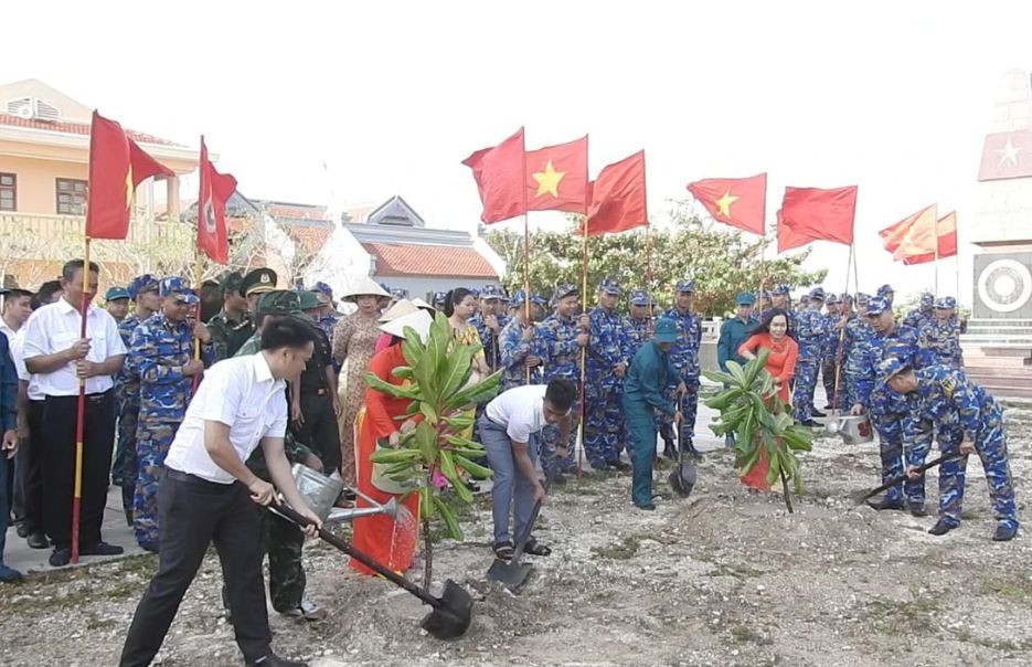 Tree Planting Festival Launched in Truong Sa Islands