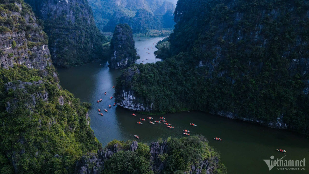 Mesmerizing Trang An Landscape Complex Impresses International Tourists