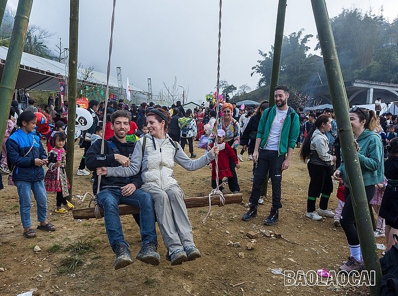 H'mong Spring Festival Attracts Foreign Tourists