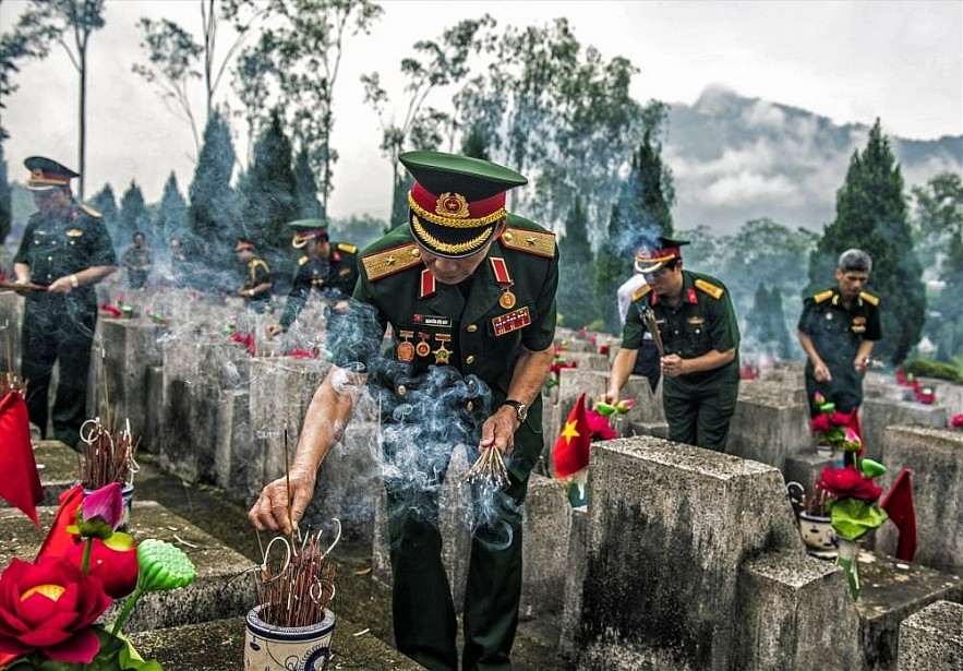 Vietnam Pays Tribute to People in Defending Northern Border