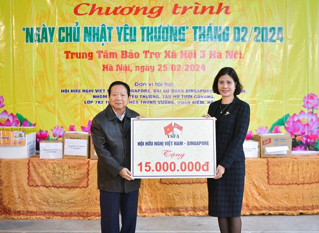 Vietnam - Singapore Friendship Association Accompanies "Sunday of Love" Charity Program