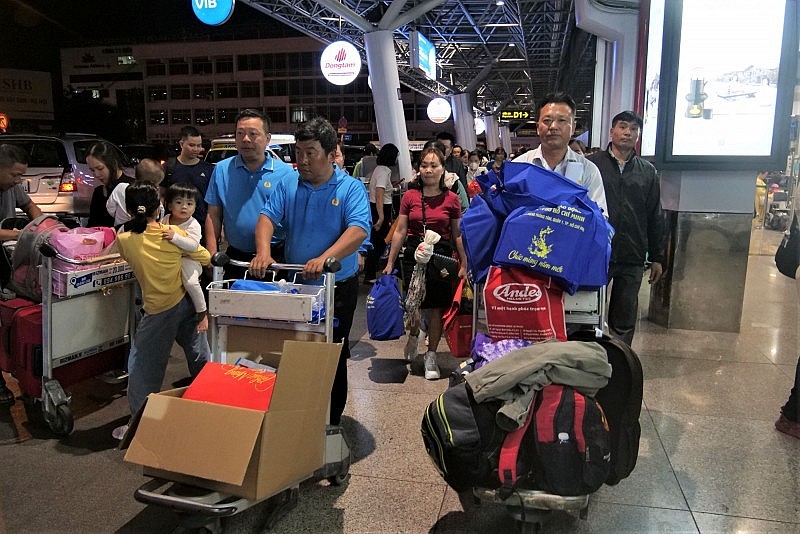 Warm "Trade Union Flight - Spring 2024" Brings Workers Home for Lunar New Year