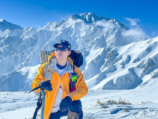 Vietnamese Climbers Bravely Conquer Japan's Snowy Mountains