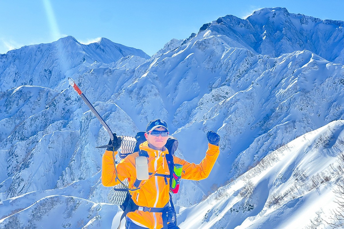 Vietnamese Climbers Bravely Conquer Japan's Snowy Mountains