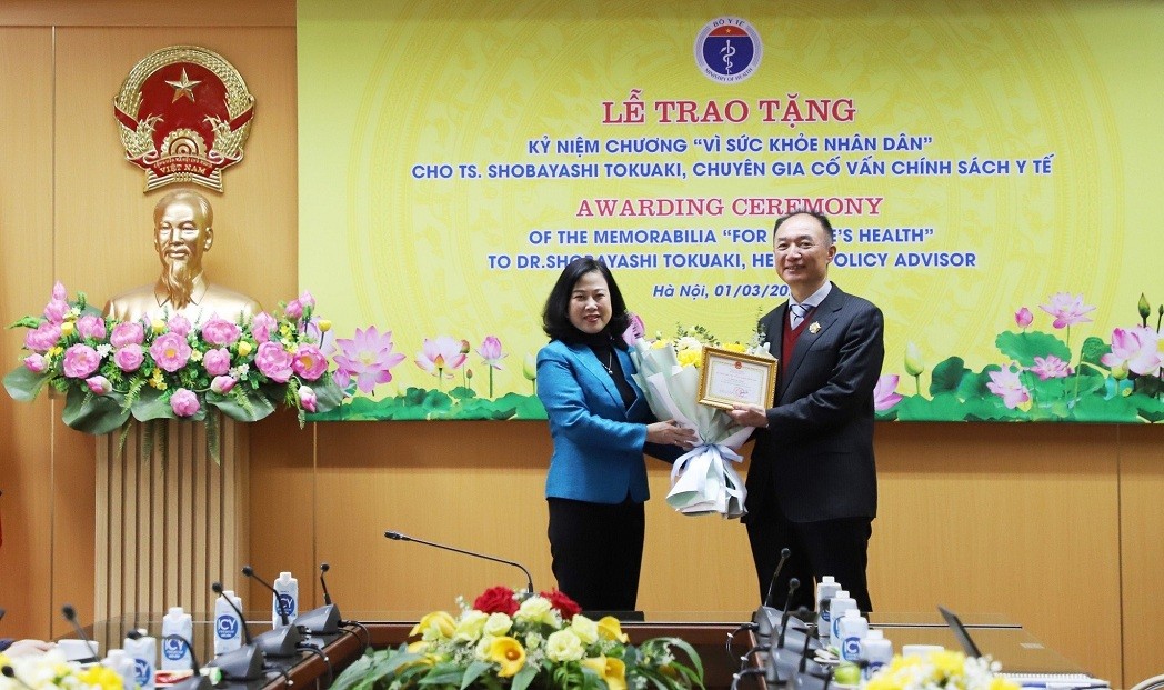Vietnam's Health Ministry Honors Japanese Expert