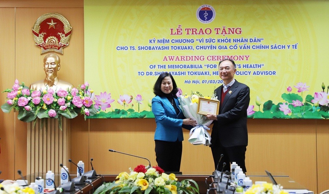 Vietnam's Health Ministry Honors Japanes Expert