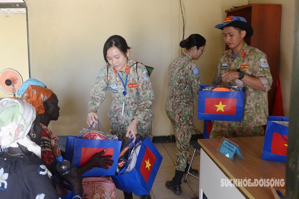 Vietnamese Doctors Provide Free Medical Care To South Sudanese Women