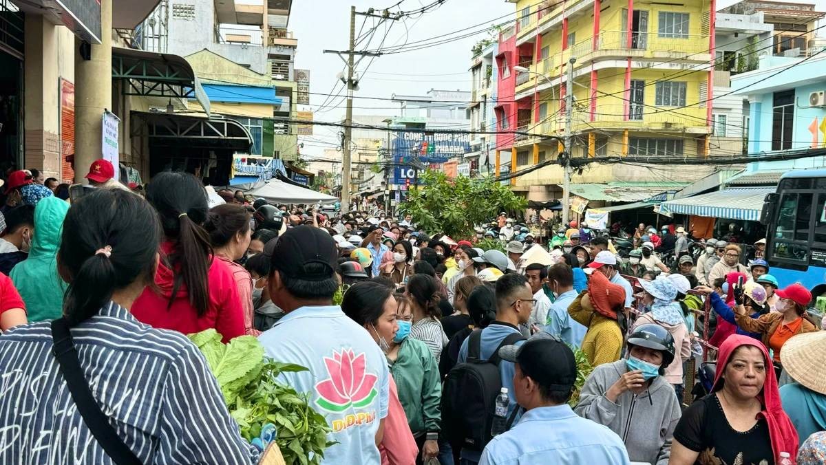 warm charity market in ho chi minh city where leaves used as currency