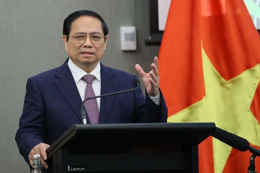 Prime Minister Pham Minh Chinh has a meeting with the Vietnamese Embassy staff and the Vietnamese community in New Zealand on March 10. Photo: Doan Bac