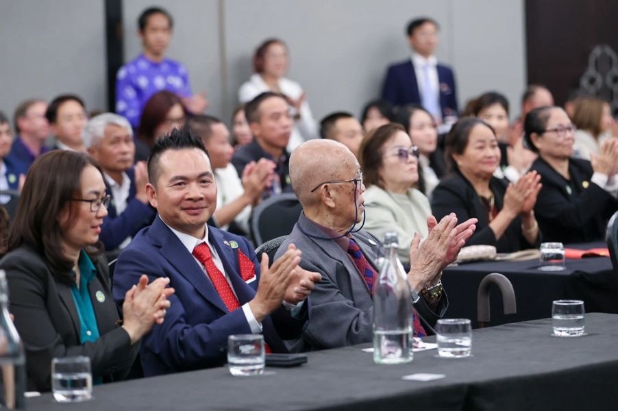 Prime Minister Shares Heartfelt Story with Vietnamese Community in New Zealand